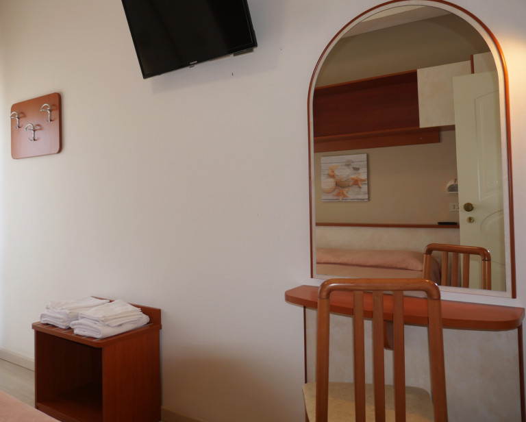 media.Slide_CamereMatrimoniali_4Hotel_David_LidoDiSavio