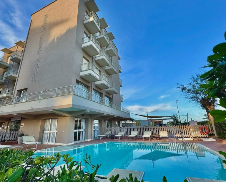 media.esterno_david_piscina